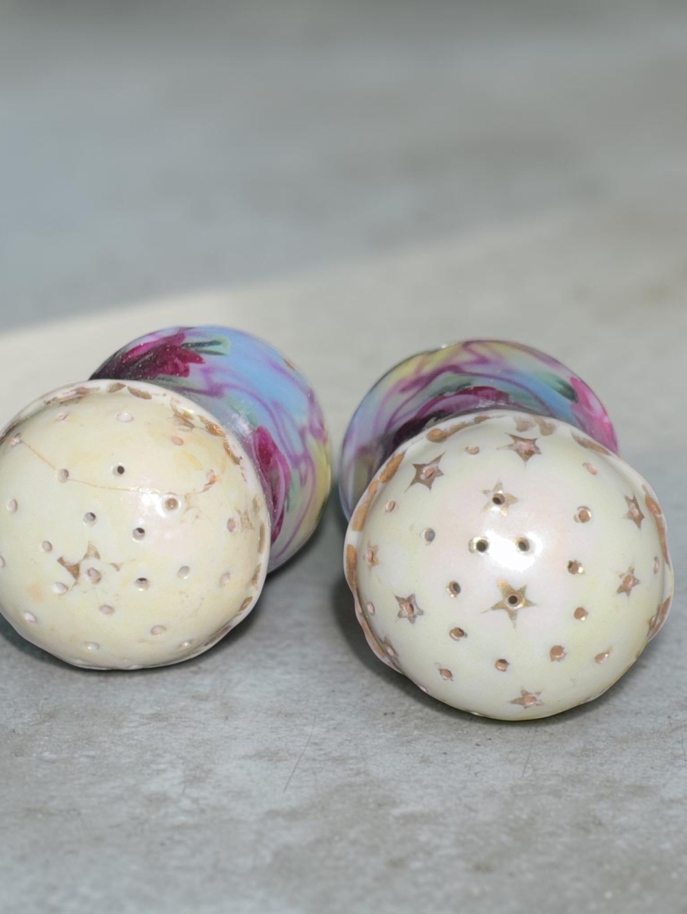 Vintage Porcelain Salt Pepper Shakers Hand Painted Roses Gold Gilt Cork Pair - Picture 6 of 8